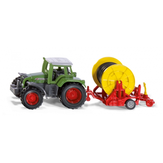 SIKU Traktori ja kastelukela perävaunussa, 13,7 cm